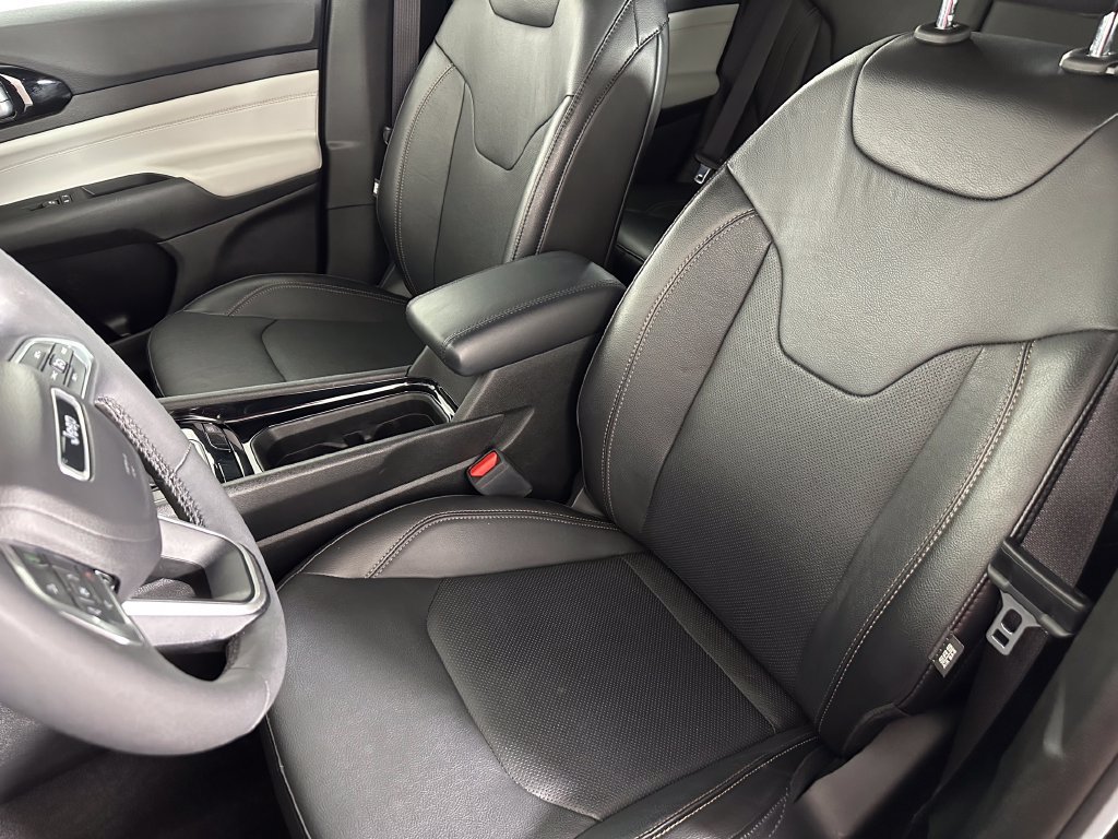 Used 2023 Jeep Compass Limited AWD/4WD image 19