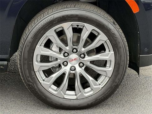 Used 2023 GMC Yukon XL Denali w/ Denali Reserve Package image 5