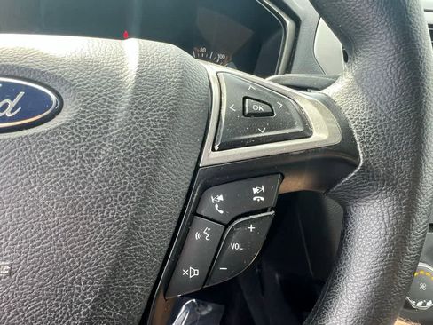 Used 2017 Ford Fusion SE image 22