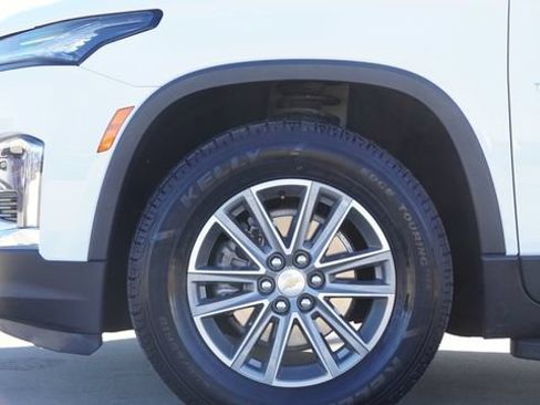 Used 2023 Chevrolet Traverse LT FWD image 5