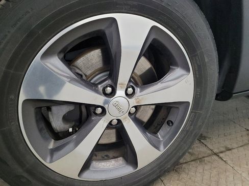 Used 2019 Jeep Cherokee Limited image 31