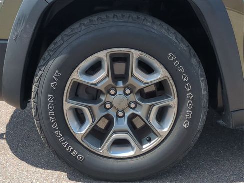 Used 2019 Jeep Cherokee Trailhawk w/ Cold Weather Group image 14