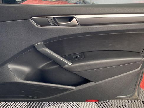 Used 2017 Volkswagen Passat 1.8T R-Line image 7