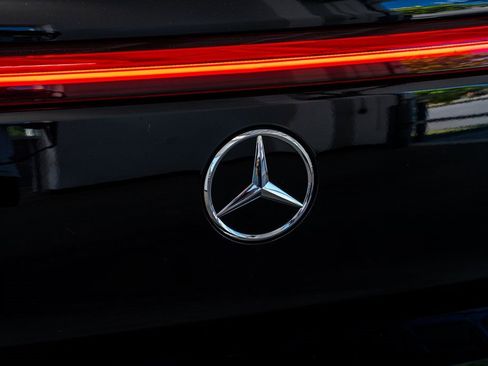 Used 2023 Mercedes-Benz EQB 350 4MATIC SUV w/ Exclusive Package image 27