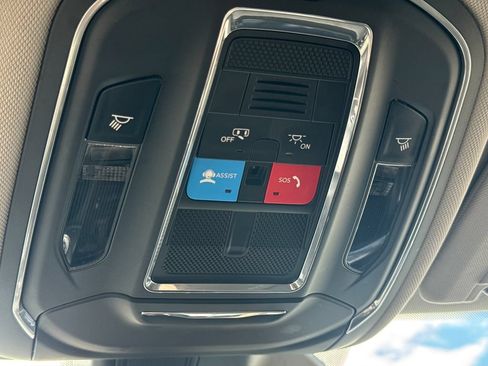 Used 2023 Jeep Grand Cherokee Laredo AWD/4WD image 29