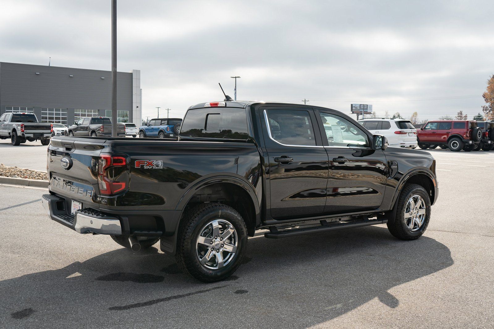 Used 2025 Ford Ranger Lariat w/ FX4 Off-Road Package AWD/4WD image 8