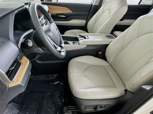 Used 2024 Toyota Grand Highlander XLE image 9