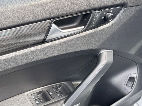 Used 2020 Volkswagen Passat 2.0T R-Line image 14