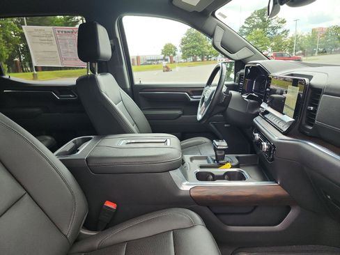 Used 2022 GMC Sierra 1500 SLT AWD/4WD image 9