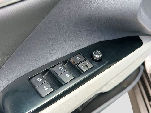 Used 2020 Toyota Camry XLE FWD image 7