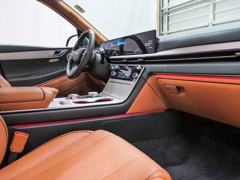 Certified 2025 Genesis GV80 2.5T Prestige AWD/4WD image 13