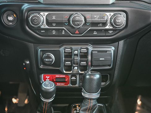 Used 2021 Jeep Gladiator Mojave image 15