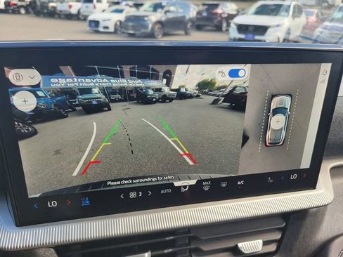 Certified 2025 Ford Explorer Platinum w/ LUX Leather Package image 21