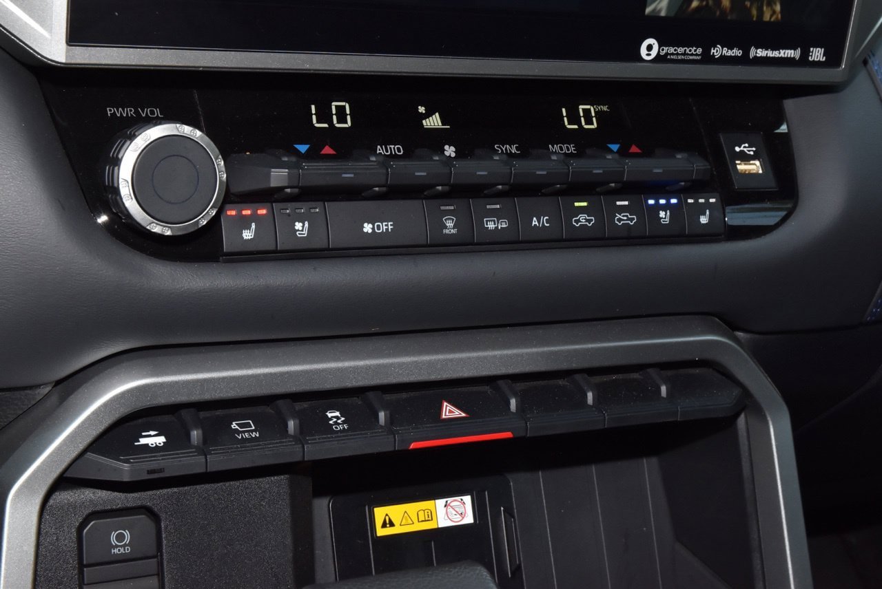 Used 2024 Toyota Tundra Platinum RWD image 29