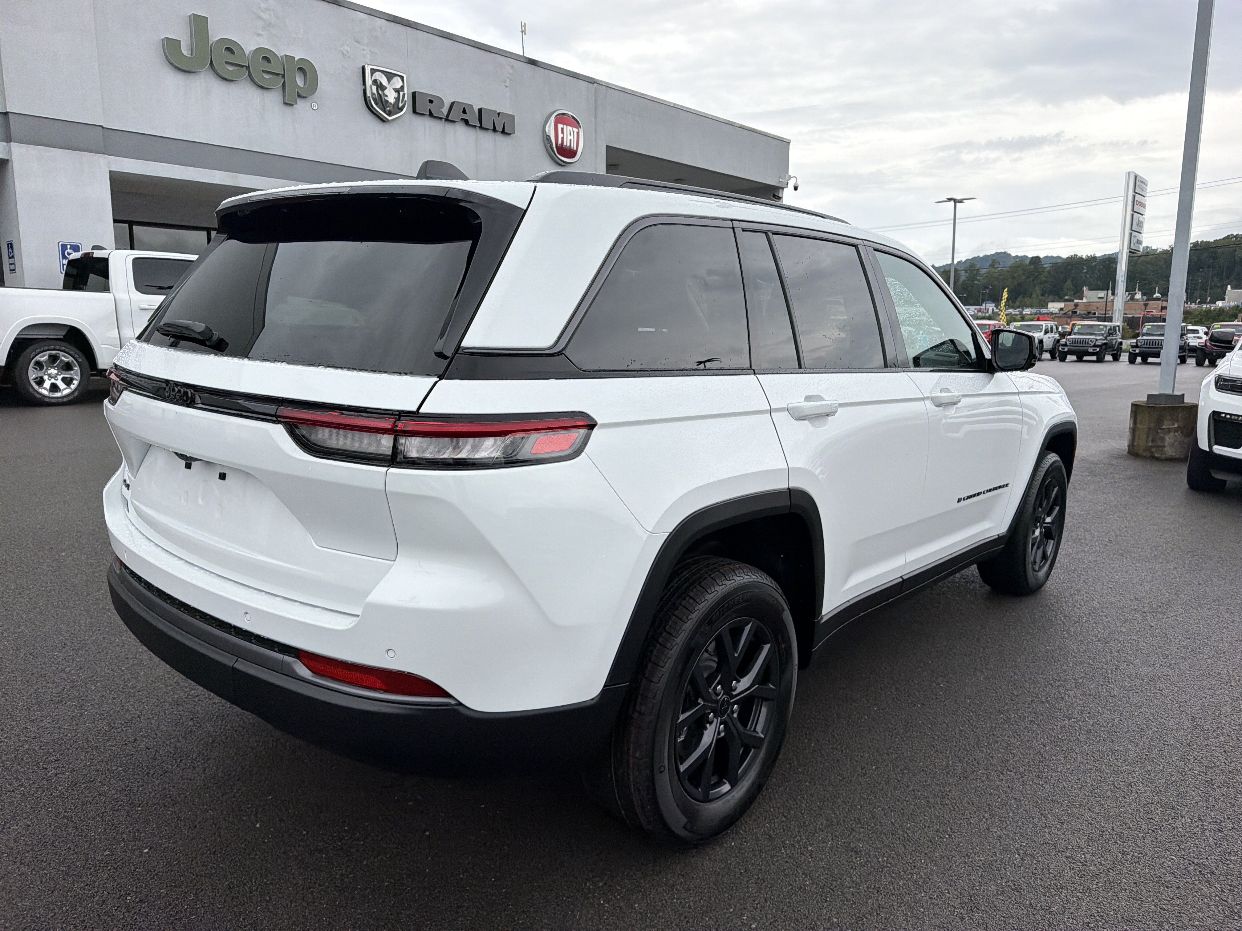 New 2027 Jeep Grand Cherokee 4WD image 6