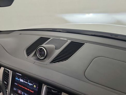Used 2017 Porsche Macan GTS AWD/4WD image 32