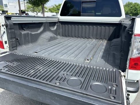 Used 2017 Nissan Titan SV AWD/4WD image 15