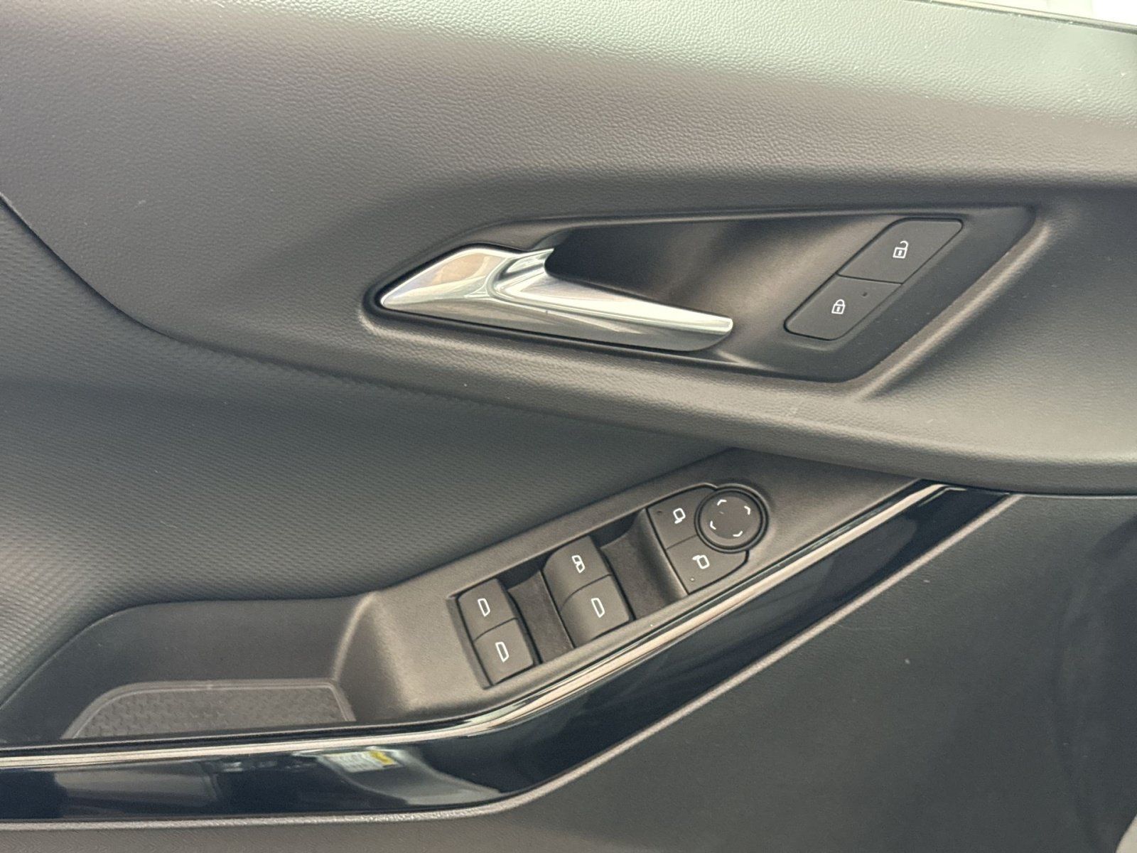 Used 2025 Chevrolet Equinox LT FWD image 15