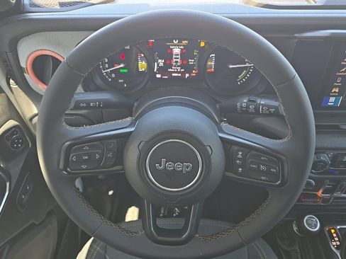 Used 2024 Jeep Wrangler Unlimited AWD/4WD image 8