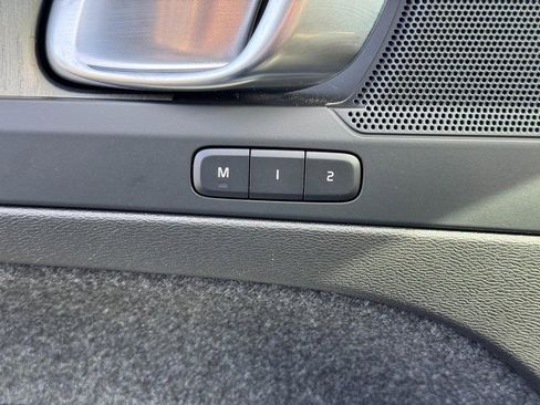 Certified 2025 Volvo XC40 B5 Core image 17