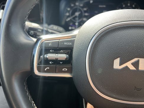 Certified 2023 Kia Sorento SX image 30