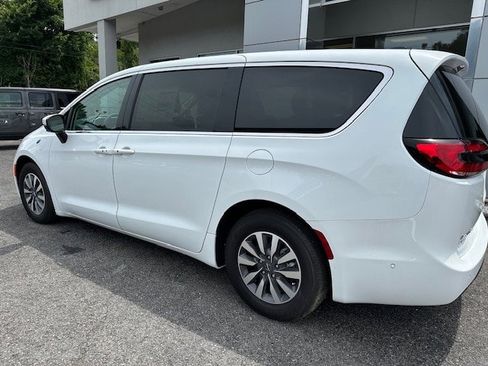 New 2023 Chrysler Pacifica Touring-L image 9