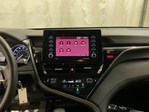 Used 2022 Toyota Camry LE FWD image 17