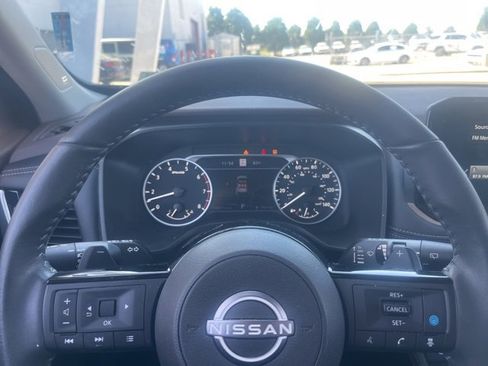 Used 2023 Nissan Rogue SL w/ SL Premium Package image 12