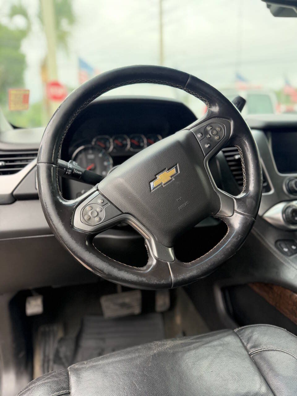 Used 2018 Chevrolet Suburban LT RWD image 16