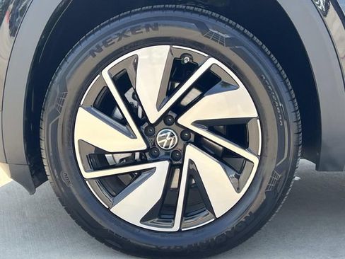 New 2025 Volkswagen Atlas SEL image 6