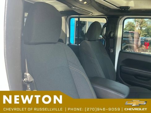Used 2025 Jeep Gladiator Sport AWD/4WD image 20