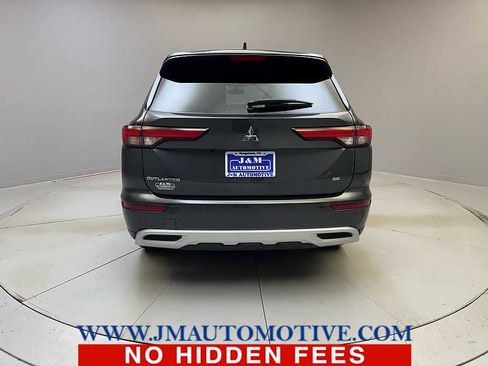 Used 2024 Mitsubishi Outlander SE image 4
