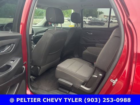 Used 2019 Chevrolet Traverse LT FWD image 18