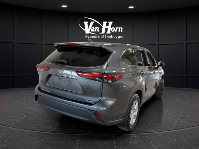 Used 2021 Toyota Highlander LE AWD/4WD image 7