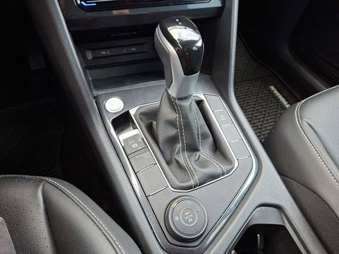 Certified 2024 Volkswagen Tiguan SE image 17