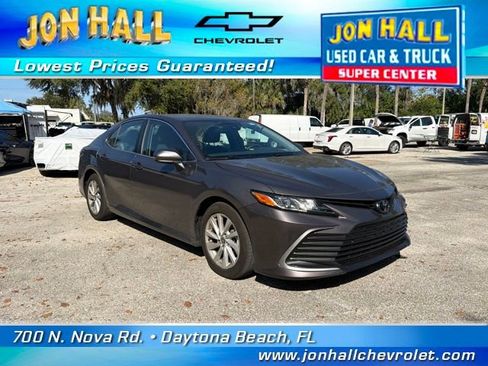 Used 2022 Toyota Camry LE image 1