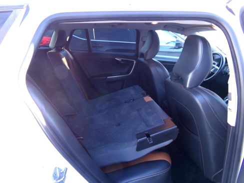 Used 2018 Volvo V60 T5 Cross Country w/ Convenience Package image 44