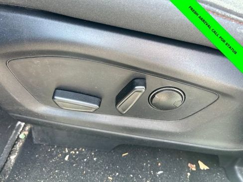 Used 2025 Ford Explorer Active AWD/4WD image 23