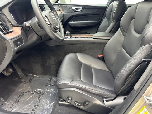 Used 2023 Volvo XC60 B5 Plus FWD image 26