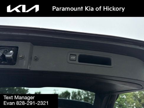 Used 2020 Toyota Highlander XLE FWD image 11
