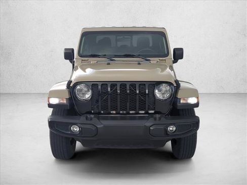 Used 2022 Jeep Gladiator Sport AWD/4WD image 2