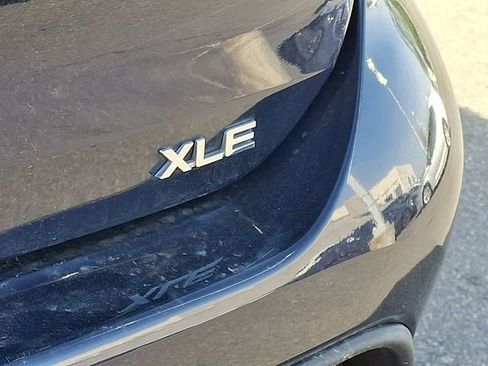 Used 2021 Toyota Highlander XLE image 36