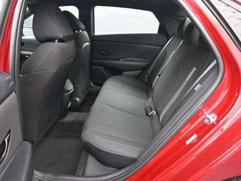 Used 2025 Hyundai Elantra Sport FWD image 15