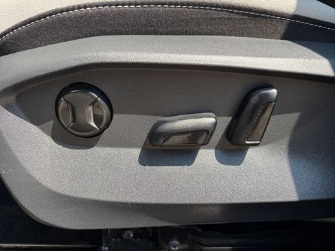 Used 2026 Volkswagen Taos SE FWD image 22