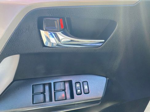 Used 2018 Toyota RAV4 XLE image 22