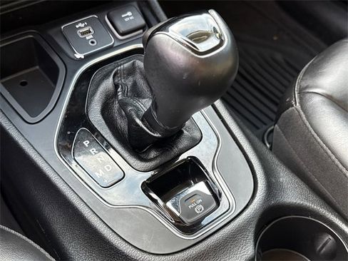 Used 2021 Jeep Cherokee Latitude Plus image 25