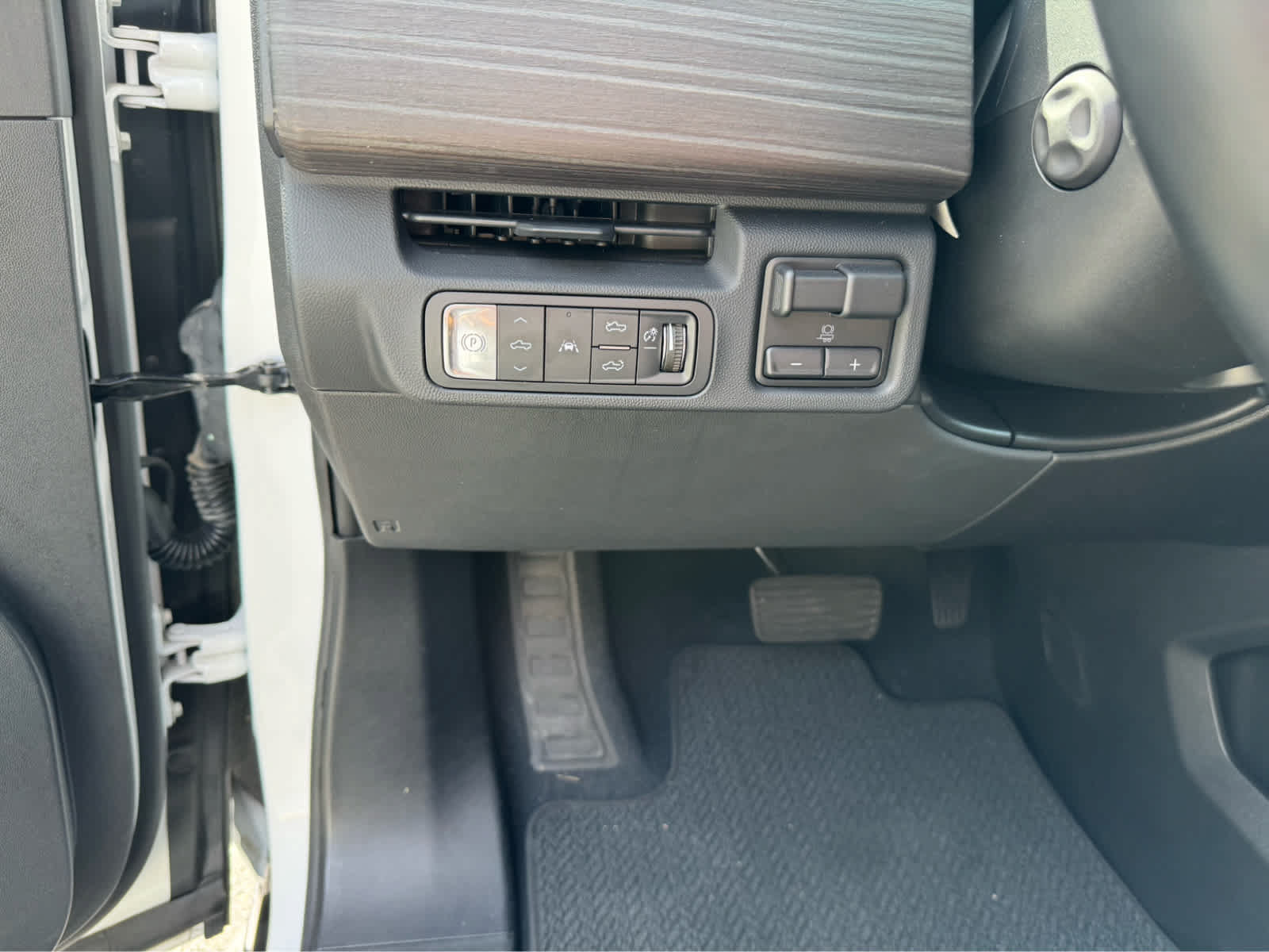 Used 2025 GMC Sierra EV Denali AWD/4WD image 14