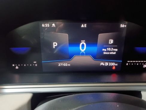 Used 2025 Volkswagen Taos SE AWD/4WD image 2