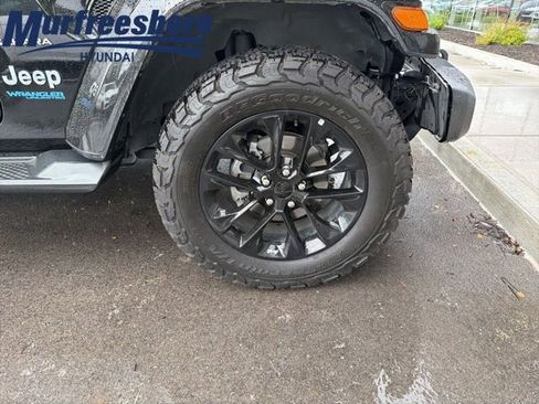 Used 2021 Jeep Wrangler Unlimited Sahara w/ Cold Weather Group AWD/4WD image 11