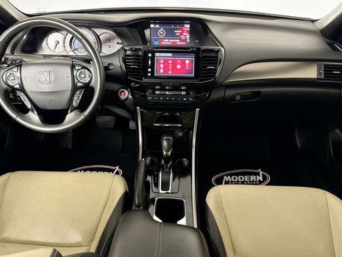 Used 2017 Honda Accord Touring image 22